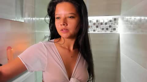 scarletrosee27 online show from February 14, 2025, 6:19 pm