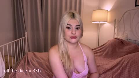 scarletsirens_ online show from March 18, 2026, 6:44 pm