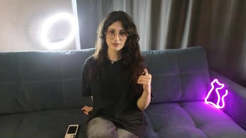 Scarlet  online show from May 4, 2026, 1:18 pm
