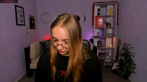 Scarlett online show from April 21, 2026, 5:47 am