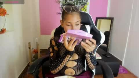 Snapshot of scarlett_lune chatting on May 21, 2026, 7:10 pm scarlett_lune online show from May 21, 2026, 7:10 pm