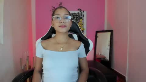 Snapshot of scarlett_lune chatting on June 2, 2026, 11:23 am scarlett_lune online show from June 2, 2026, 11:23 am