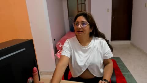 Scarlett online show from October 14, 2025, 1:56 pm