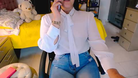 Snapshot of scarlett_sex2 chatting on April 21, 2026, 5:28 pm scarlet online show from April 21, 2026, 5:28 pm