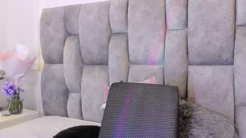 Scarlet  online show from March 20, 2026, 10:47 pm