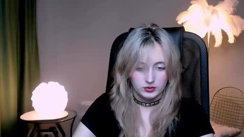 scarlettscril online show from November 15, 2025, 11:18 am