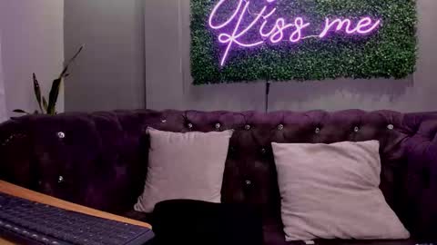 Scarlet online show from November 12, 2025, 5:24 pm