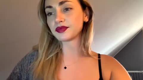 ScarlettxBlonde online show from March 17, 2026, 3:26 pm
