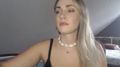 Snapshot of scarlettxblonde chatting on July 5, 2026, 3:19 pm ScarlettxBlonde online show from July 5, 2026, 3:19 pm