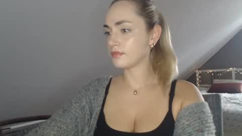 Snapshot of scarlettxblonde chatting on July 21, 2026, 6:27 am ScarlettxBlonde online show from July 21, 2026, 6:27 am