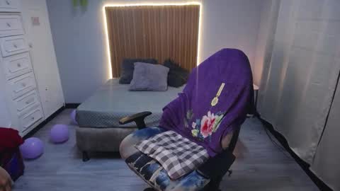 Snapshot of scarllett_bdsm chatting on November 29, 2025, 5:21 am Scarllett online show from November 29, 2025, 5:21 am