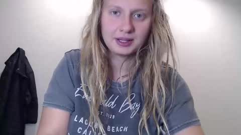 Snapshot of scartit chatting on April 21, 2026, 2:15 am ScarTit Bernhard online show from April 21, 2026, 2:15 am