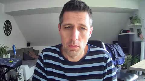 Snapshot of schnuckigeil chatting on February 4, 2026, 12:33 pm Dildomen online show from February 4, 2026, 12:33 pm