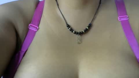 Snapshot of schoco_milf chatting on December 23, 2024, 12:03 am mai latina online show from December 23, 2024, 12:03 am