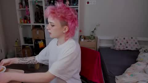 Rina online show from December 14, 2025, 7:14 am