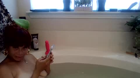 Snapshot of scrlttxrose chatting on July 28, 2026, 7:39 pm Heyy Strawberry online show from July 28, 2026, 7:39 pm