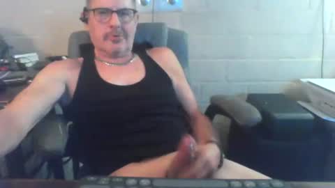 Snapshot of sdh69 chatting on May 18, 2026, 2:01 pm eating pussy sucking dick online show from May 18, 2026, 2:01 pm