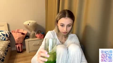 Kate online show from May 19, 2026, 1:56 am
