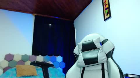 Snapshot of sebastian_025 chatting on December 19, 2024, 5:29 am Sebastian online show from December 19, 2024, 5:29 am