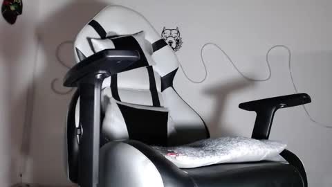 Snapshot of sebastian_025 chatting on October 19, 2025, 1:50 am Sebastian online show from October 19, 2025, 1:50 am