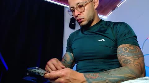 Snapshot of sebastian_025 chatting on November 15, 2025, 8:33 am Sebastian online show from November 15, 2025, 8:33 am