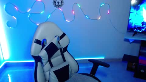 Snapshot of sebastian_025 chatting on December 2, 2025, 8:19 am Sebastian online show from December 2, 2025, 8:19 am