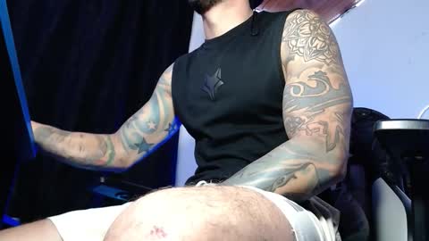 Snapshot of sebastian_025 chatting on December 17, 2025, 10:10 am Sebastian online show from December 17, 2025, 10:10 am