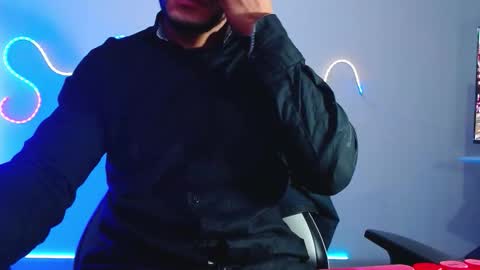 Snapshot of sebastian_025 chatting on December 18, 2025, 8:53 am Sebastian online show from December 18, 2025, 8:53 am