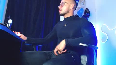 Snapshot of sebastian_025 chatting on February 5, 2026, 6:51 am Sebastian online show from February 5, 2026, 6:51 am