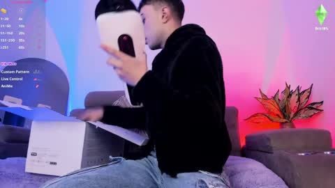     .  INDEPENDENT MODEL online show from April 5, 2026, 1:08 pm