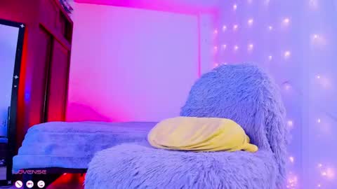     .  INDEPENDENT MODEL online show from July 5, 2026, 3:08 pm