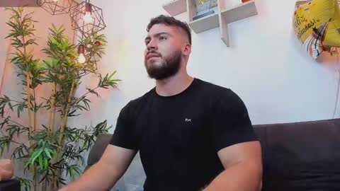 Instagram jeanpaulfit  online show from April 12, 2026, 11:32 pm