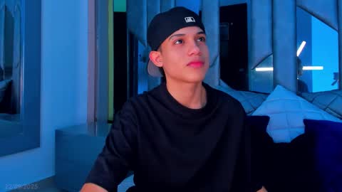 Sebastian online show from September 23, 2025, 4:37 am