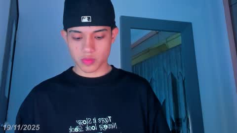 Sebastian online show from November 19, 2025, 8:31 pm