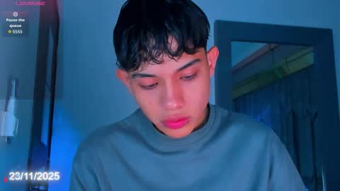 Sebastian online show from November 23, 2025, 8:52 pm