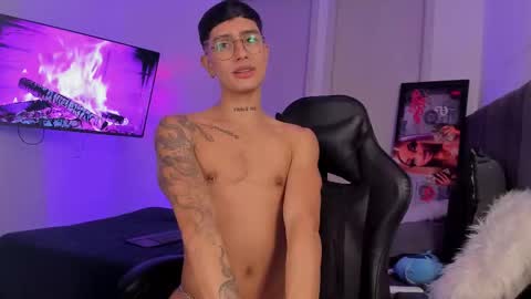 SEBASTIAN PALACIO online show from December 23, 2025, 4:43 am