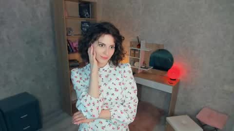 Snapshot of secret_des1res chatting on May 18, 2026, 7:36 am Mia online show from May 18, 2026, 7:36 am