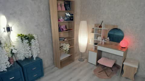 Mia online show from June 3, 2026, 5:32 am