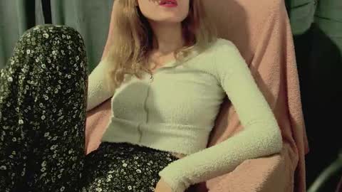 Anni online show from October 14, 2025, 11:38 pm