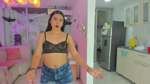 Snapshot of secrethause71605 chatting on October 4, 2025, 9:46 pm NIKOL online show from October 4, 2025, 9:46 pm