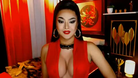 Snapshot of seducinglinda chatting on July 7, 2026, 12:09 pm seducinglinda online show from July 7, 2026, 12:09 pm