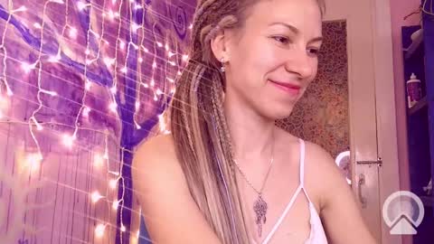 Helen online show from December 5, 2024, 6:33 pm