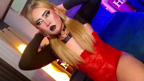 SCARLETTE  online show from April 14, 2026, 5:41 pm