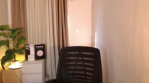 Snapshot of seductivedeluxe69 chatting on February 6, 2026, 7:45 am Deluxe online show from February 6, 2026, 7:45 am