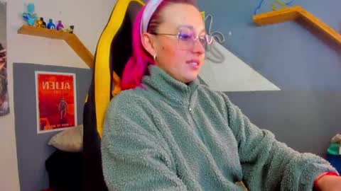 Yeyis  online show from November 28, 2025, 5:26 pm