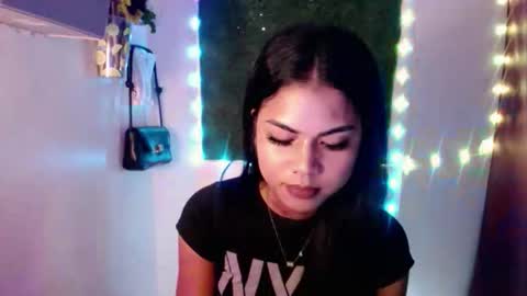 Snapshot of selena_fox2000 chatting on April 21, 2026, 1:42 am selena_fox2000 online show from April 21, 2026, 1:42 am