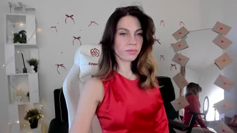 Snapshot of selena_rase chatting on February 14, 2025, 8:31 am Selena online show from February 14, 2025, 8:31 am