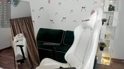 Snapshot of selena_rase chatting on February 15, 2025, 12:43 pm Selena online show from February 15, 2025, 12:43 pm