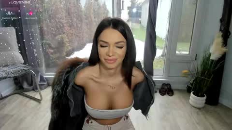 Snapshot of selena_reeves chatting on February 28, 2025, 7:05 am Selena online show from February 28, 2025, 7:05 am