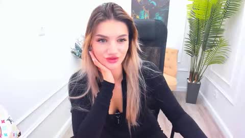 selenaemoore online show from September 29, 2025, 7:40 pm
